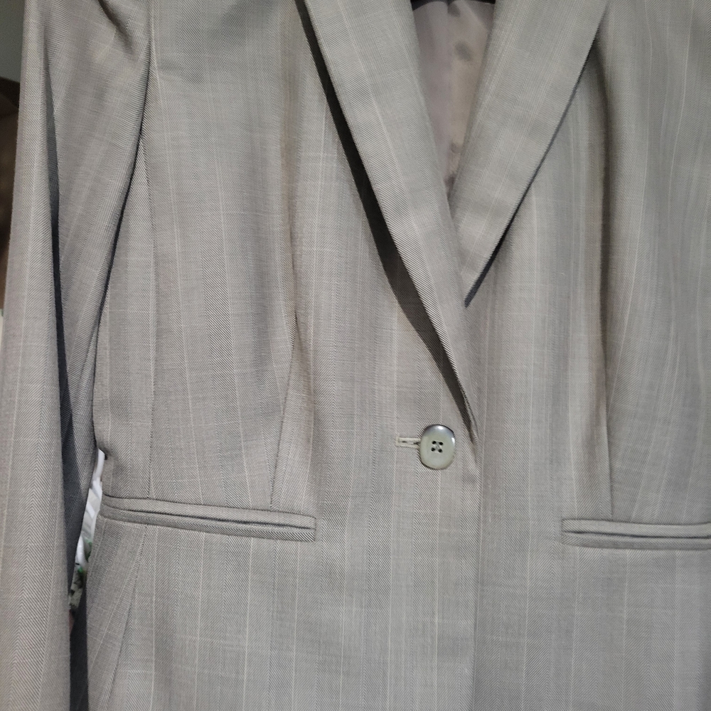 Jones New York Classic Beige Blazer - Picture 5 of 8